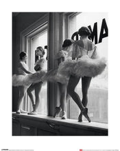 Kunstdruck Time Life Ballerinas in Window 40x50cm